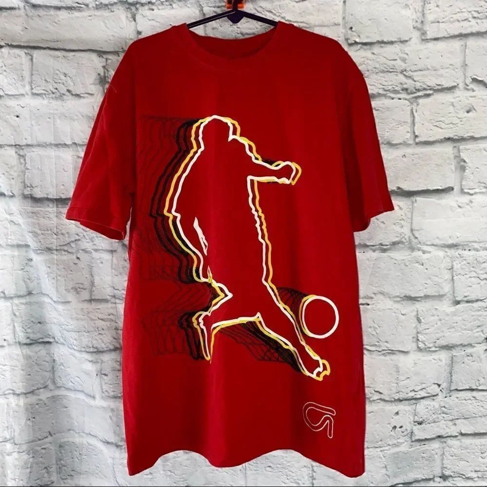 Gap fit dry top w/soccer player graphic print red boys size XXL fits like sz 10